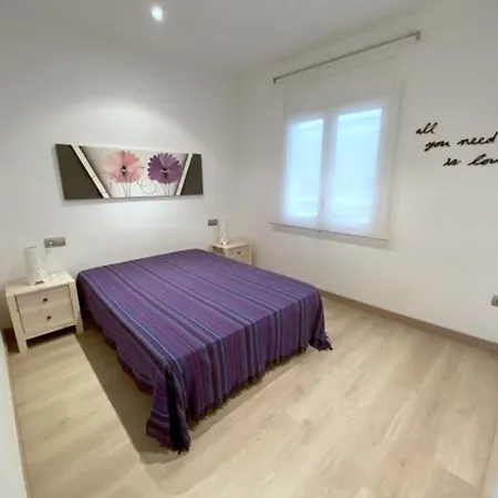 Renovado En Primera Linea De Playa En Roses, Aire Acondicionado Y Ascensor - Hisp-312-21 * Rosas